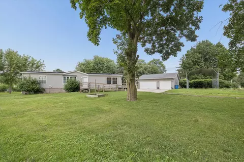 Exterior - 524 6th St, Andover, IL 61233 photo 3 of 13