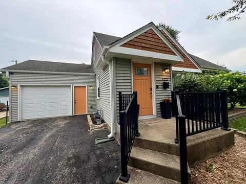 Exterior - 922 Cornell St, Ottawa, IL 61350 photo 4 of 5