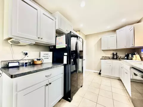 Kitchen - 922 Cornell St, Ottawa, IL 61350 photo 2 of 3