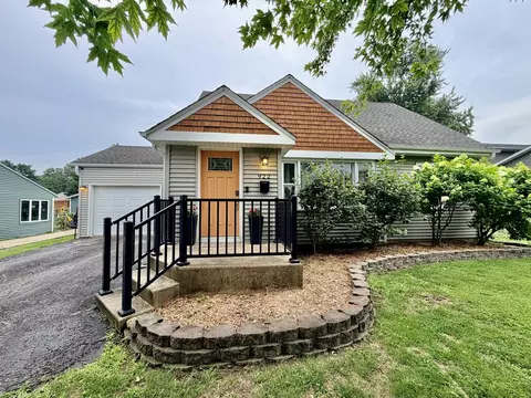 Exterior - 922 Cornell St, Ottawa, IL 61350 photo 3 of 5