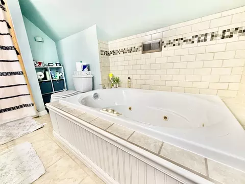 Bath - 922 Cornell St, Ottawa, IL 61350 photo 3 of 3