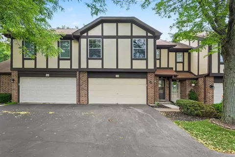360 Golfview Ct #360, Bloomingdale, IL 60108