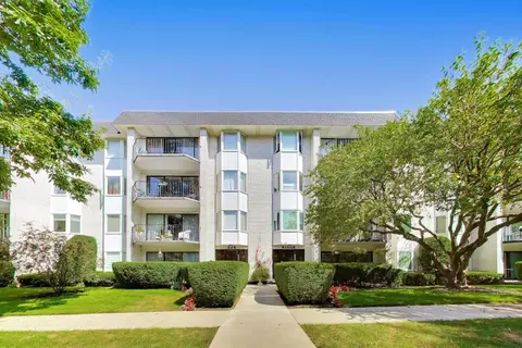 235 Ridge Rd #1F, Wilmette, IL 60091