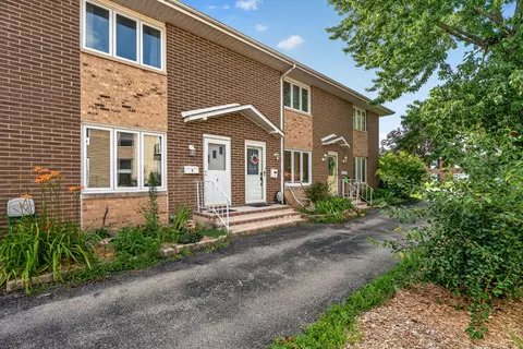 Exterior - 613 E 3rd St #3, Lockport, IL 60441 photo 5 of 9