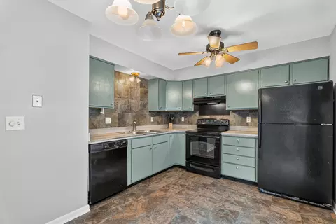 Kitchen - 613 E 3rd St #3, Lockport, IL 60441 photo 4 of 4