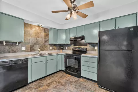 Kitchen - 613 E 3rd St #3, Lockport, IL 60441 photo 1 of 4