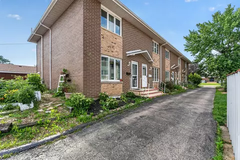 Exterior - 613 E 3rd St #3, Lockport, IL 60441 photo 6 of 9