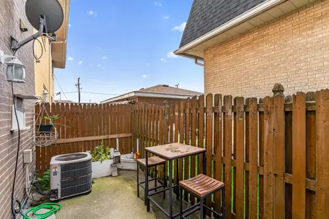 Exterior - 613 E 3rd St #3, Lockport, IL 60441 photo 3 of 9