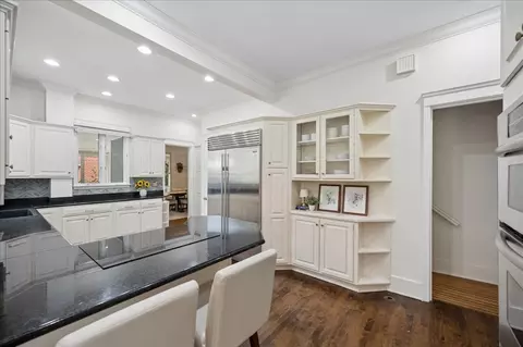 Kitchen - 555 Cherry St, Winnetka, IL 60093 photo 3 of 3