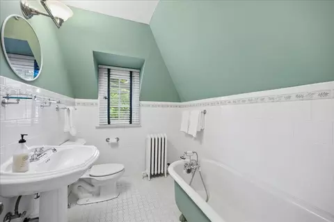 Bath - 555 Cherry St, Winnetka, IL 60093 photo 4 of 4