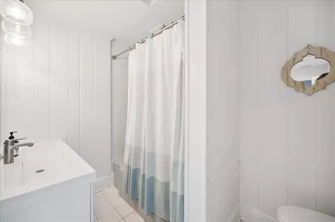 Bath - 555 Cherry St, Winnetka, IL 60093 photo 3 of 4