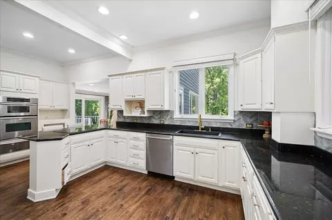 Kitchen - 555 Cherry St, Winnetka, IL 60093 photo 1 of 3