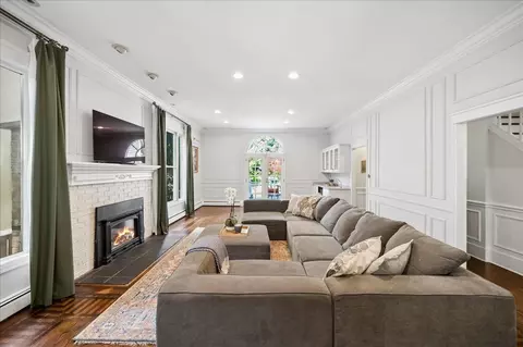 Living - 555 Cherry St, Winnetka, IL 60093 photo 2 of 5