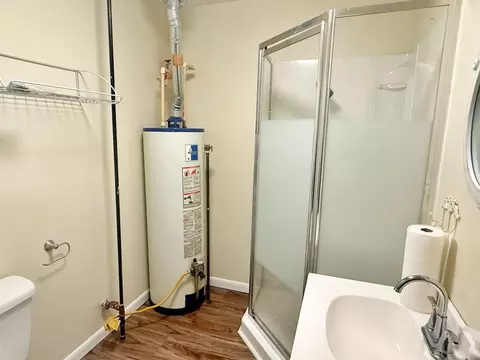 Bath - 313 E 12th St, Metropolis, IL 62960 photo 1 of 3