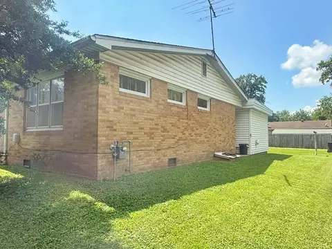 Exterior - 313 E 12th St, Metropolis, IL 62960 photo 2 of 3