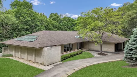 4 Far Hills Rd, Barrington Hills, IL 60010
