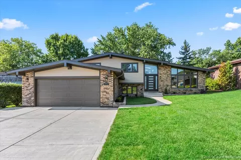 9039 Windsor Dr, Palos Hills, IL 60465