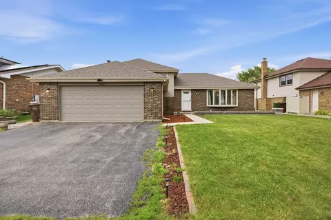 8612 Carriage Ln, Tinley Park, IL 60487