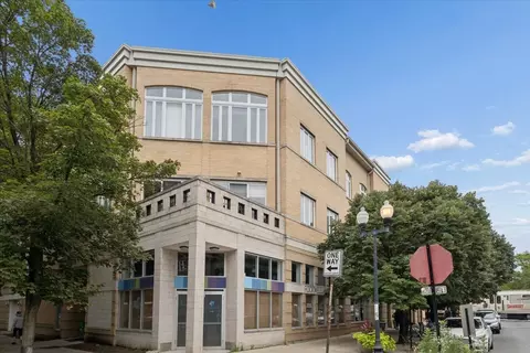 2555 W Leland Ave #203, Chicago, IL 60625