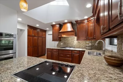 Kitchen - 2821 Covert Rd, Glenview, IL 60025 photo 4 of 5