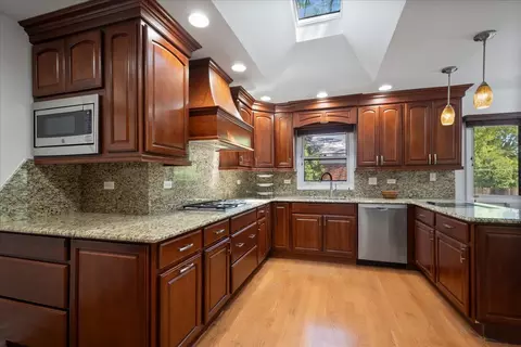 Kitchen - 2821 Covert Rd, Glenview, IL 60025 photo 5 of 5