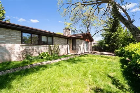 Exterior - 2821 Covert Rd, Glenview, IL 60025 photo 2 of 3