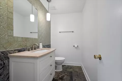Bath - 2821 Covert Rd, Glenview, IL 60025 photo 1 of 4
