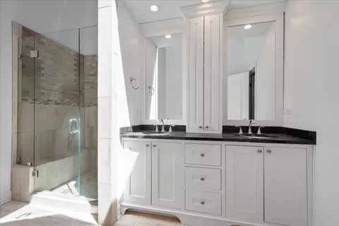 Bath - 2821 Covert Rd, Glenview, IL 60025 photo 3 of 4