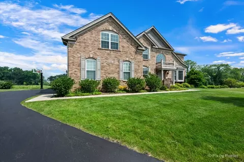 Exterior - 1451 Bethpage Cir, Elgin, IL 60124 photo 6 of 11