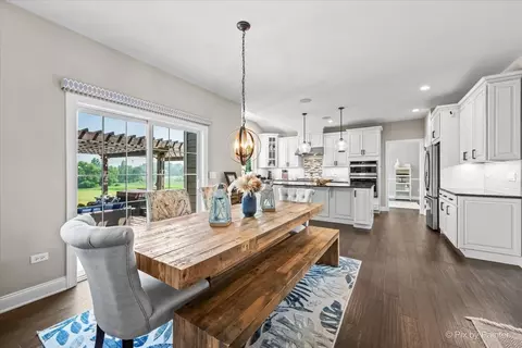 Dining - 1451 Bethpage Cir, Elgin, IL 60124 photo 2 of 3