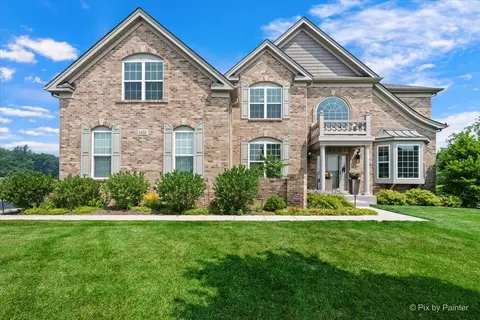 Exterior - 1451 Bethpage Cir, Elgin, IL 60124 photo 4 of 11