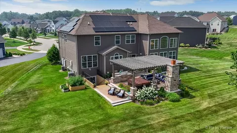 Exterior - 1451 Bethpage Cir, Elgin, IL 60124 photo 3 of 11