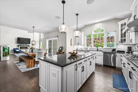 Kitchen - 1451 Bethpage Cir, Elgin, IL 60124 photo 4 of 5