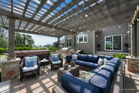 Exterior - 1451 Bethpage Cir, Elgin, IL 60124 photo 11 of 11