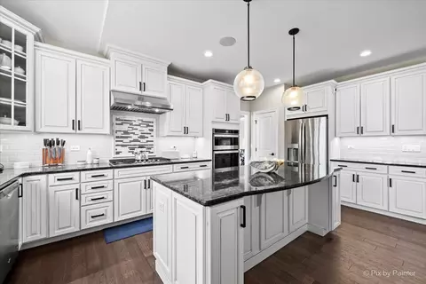 Kitchen - 1451 Bethpage Cir, Elgin, IL 60124 photo 2 of 5