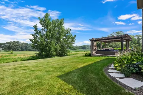 Exterior - 1451 Bethpage Cir, Elgin, IL 60124 photo 7 of 11