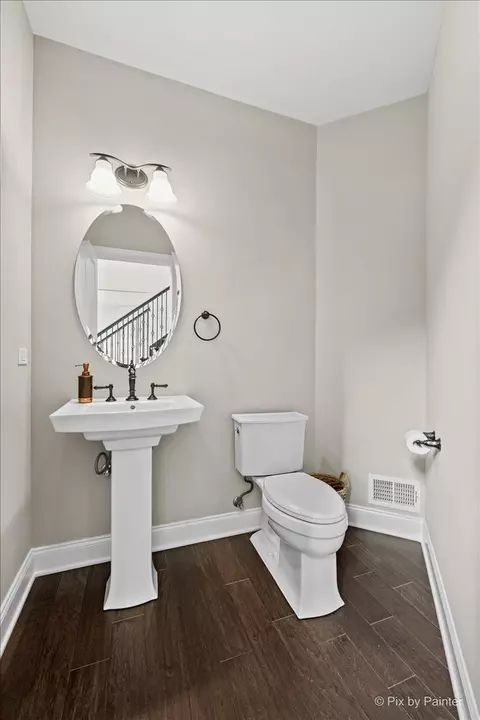 Bath - 1451 Bethpage Cir, Elgin, IL 60124 photo 1 of 8