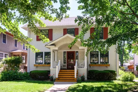 836 N Grove Ave, Oak Park, IL 60302