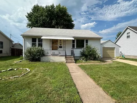 200 10th St, Dewitt, IA 52742