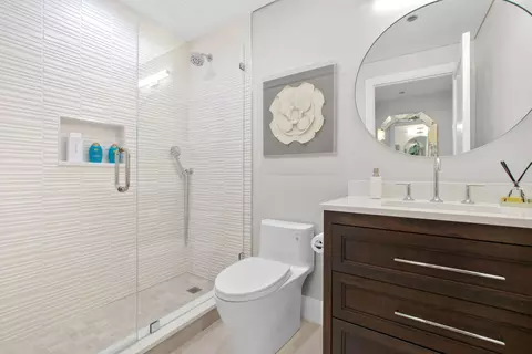 Bath - 270 E Pearson St #803, Chicago, IL 60611 photo 3 of 5