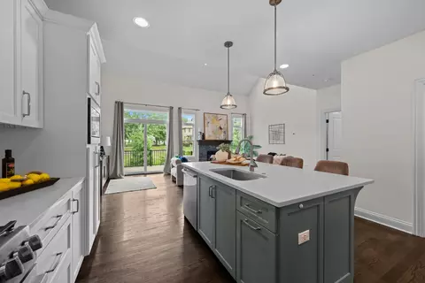 Kitchen - 641 Bourbon Ct, Naperville, IL 60565 photo 4 of 6