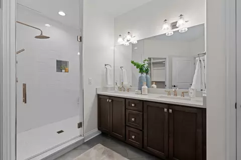 Bath - 641 Bourbon Ct, Naperville, IL 60565 photo 1 of 2