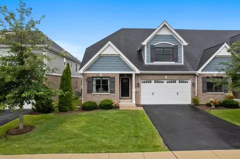 Exterior - 641 Bourbon Ct, Naperville, IL 60565 photo 2 of 4