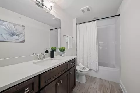 Bath - 641 Bourbon Ct, Naperville, IL 60565 photo 2 of 2