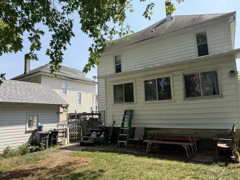Exterior - 1124 S State Ave, Freeport, IL 61032 photo 3 of 3