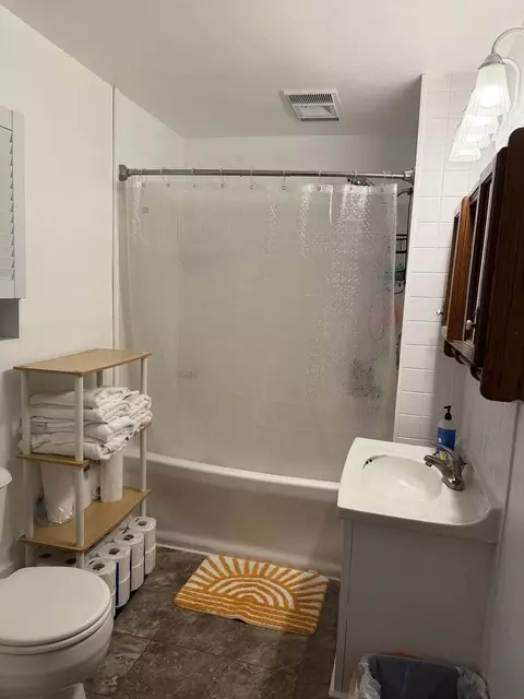 Bath - 1124 S State Ave, Freeport, IL 61032 photo 2 of 2