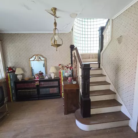 Entry Way - 522 E Main St, Benton, IL 62812 photo 2 of 6