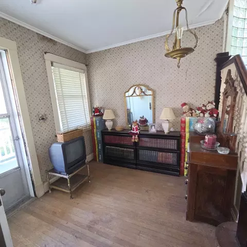 Entry Way - 522 E Main St, Benton, IL 62812 photo 1 of 6