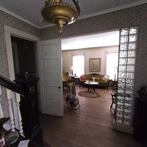 Entry Way - 522 E Main St, Benton, IL 62812 photo 3 of 6