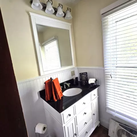 Bath - 522 E Main St, Benton, IL 62812 photo 1 of 2